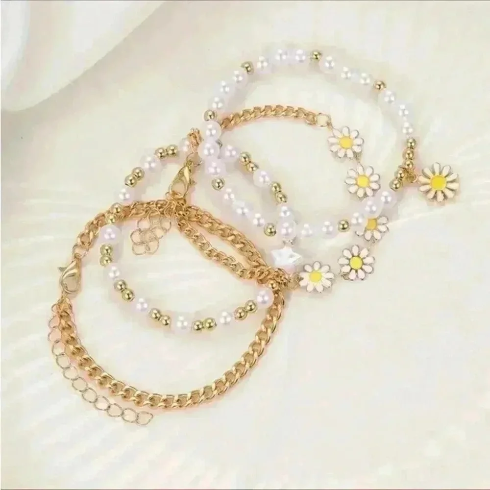 ⚠️Clearance 4pcs Yellow Gold Daisy Bracelets - Picture 3 of 6